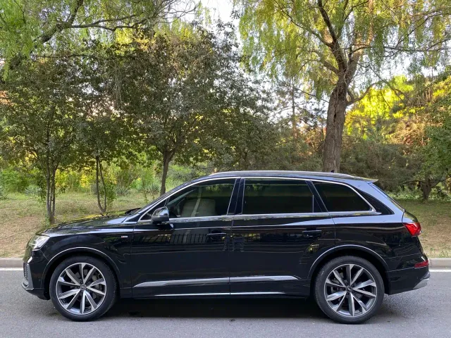 Audi Q7 — Фото автомобиля 3
