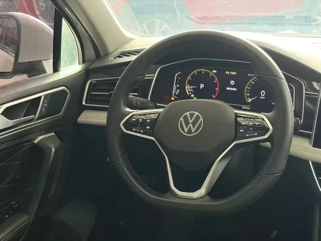 Volkswagen Tiguan L — Фото автомобиля 14
