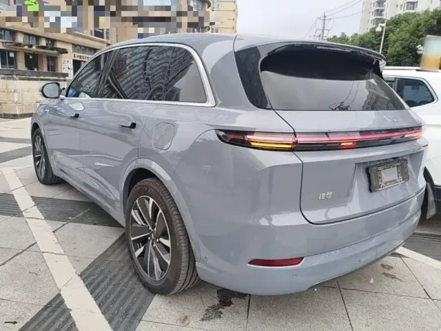 Li Auto L7 — Фото автомобиля 4