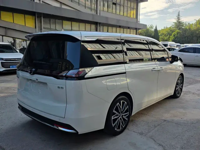 GAC Trumpchi E8 — Фото автомобиля 11