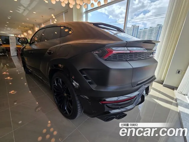 Lamborghini Urus — Фото автомобиля 4