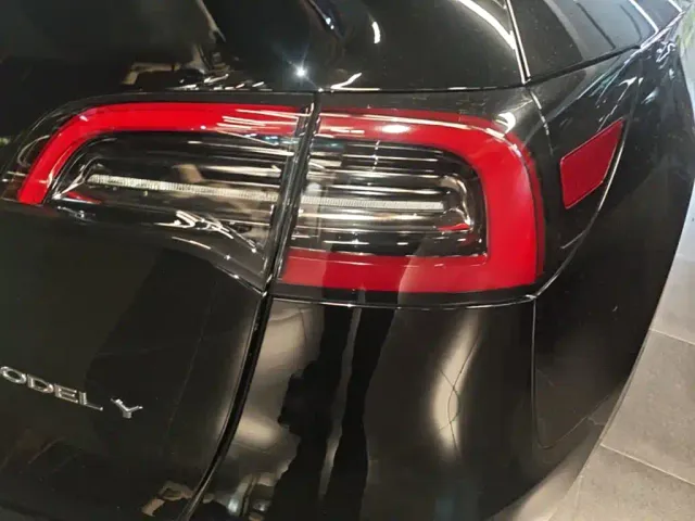 Tesla Model Y — Фото автомобиля 7