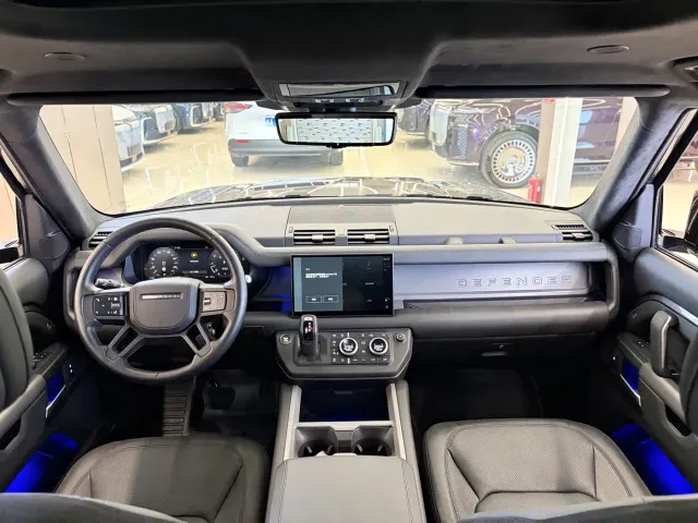 Land Rover Defender — Фото автомобиля 10