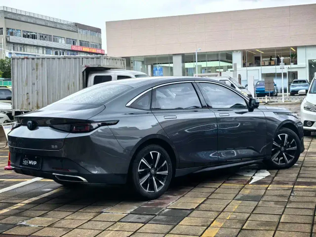 Changan Eado — Фото автомобиля 8