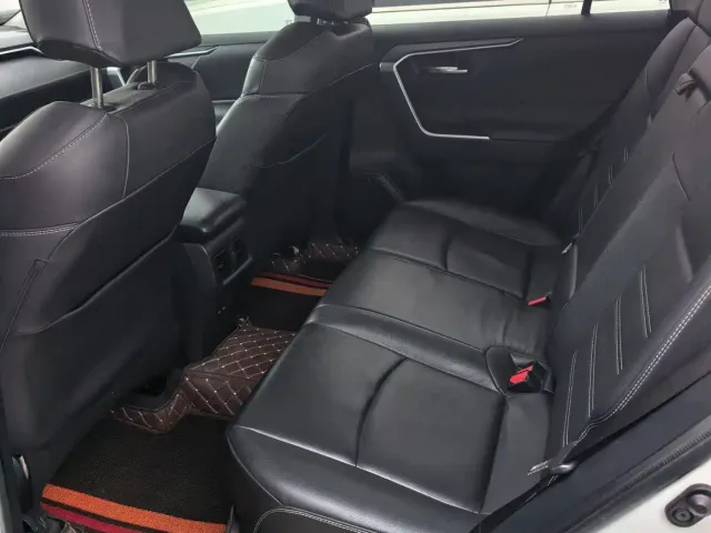 Toyota RAV4 — Фото автомобиля 6