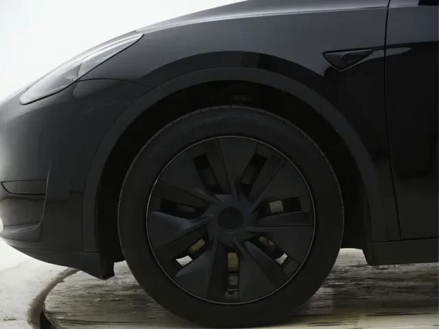 Tesla Model Y — Фото автомобиля 20