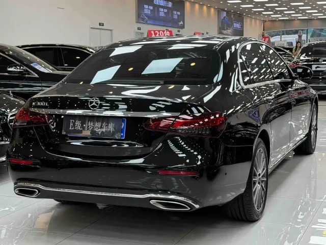 Mercedes-Benz E-Class — Фото автомобиля 18