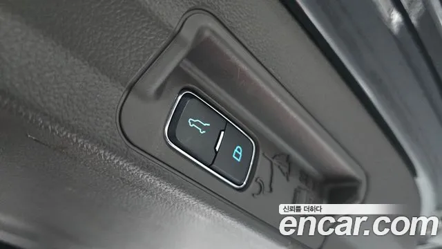 Ford Explorer Explorer 6 поколение 3.0 Platinum 4WD — Фото автомобиля 20