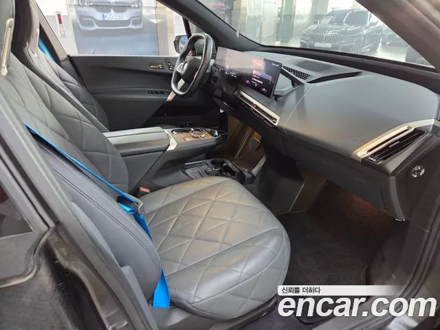 BMW iX — Фото автомобиля 10