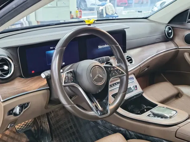 Mercedes-Benz E-Class — Фото автомобиля 4