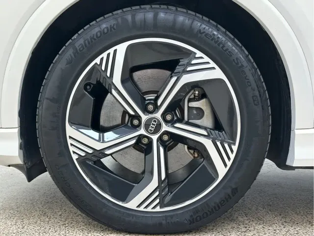 Audi Q4 e-tron — Фото автомобиля 10