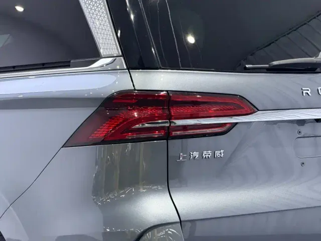 Roewe iMAX8 — Фото автомобиля 11