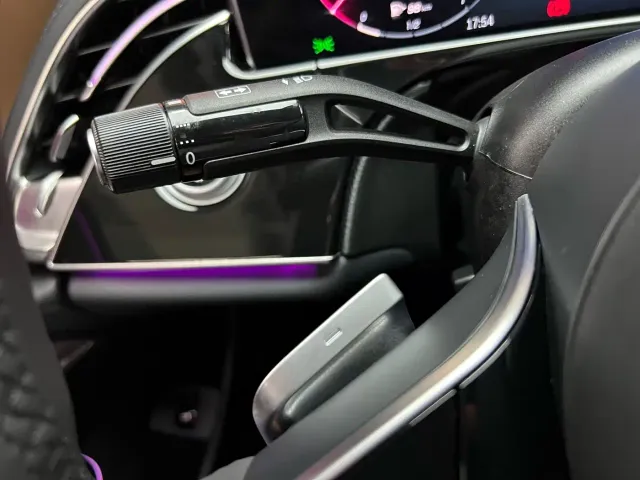 Mercedes-Benz E-Class — Фото автомобиля 23