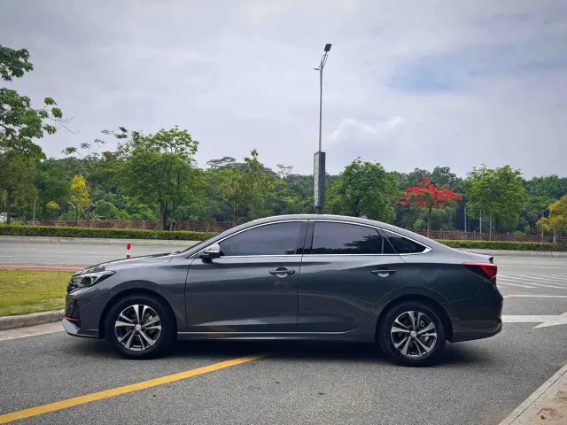 Changan Eado — Фото автомобиля 7