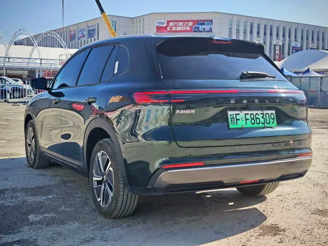 Geely Galaxy Starship 7 EM-i — Фото автомобиля 9