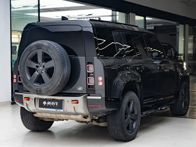 Land Rover Defender — Фото автомобиля 7