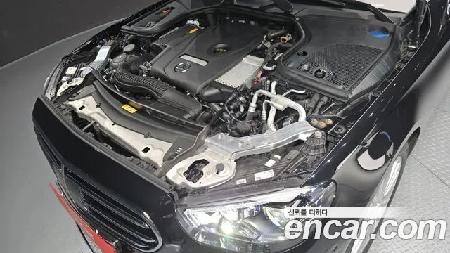 Mercedes-Benz E-Class — Фото автомобиля 6