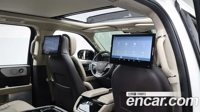 Lincoln Navigator 4th Gen — Фото автомобиля 12