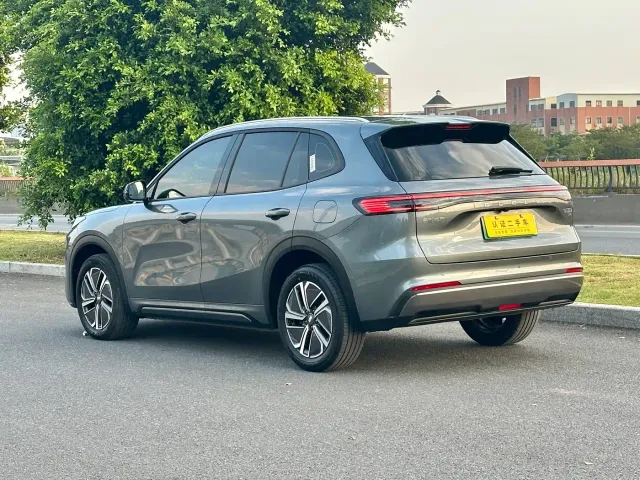 Geely Galaxy Starship 7 EM-i — Фото автомобиля 4