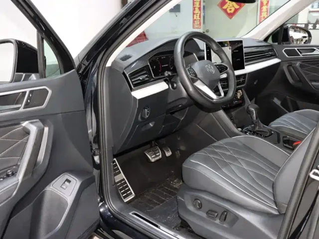 Volkswagen Tiguan L — Фото автомобиля 9
