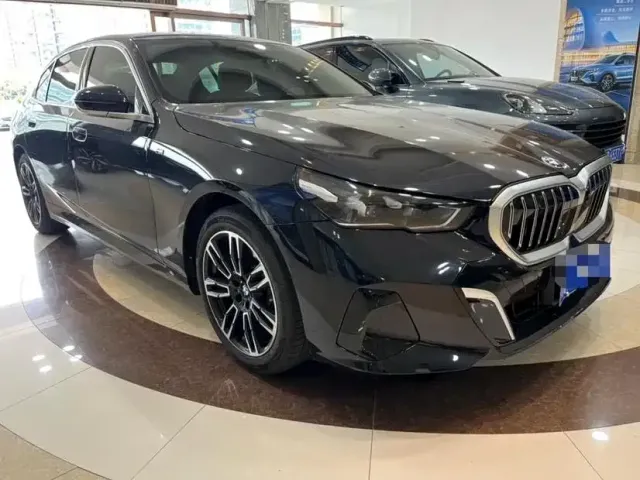 BMW 5 Series — Фото автомобиля 3