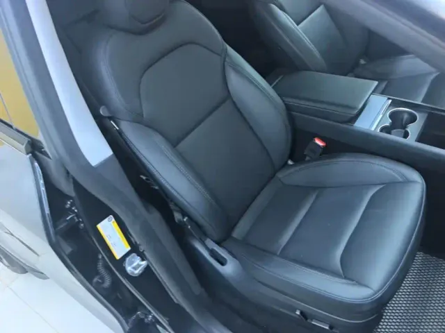 Tesla Model Y — Фото автомобиля 24