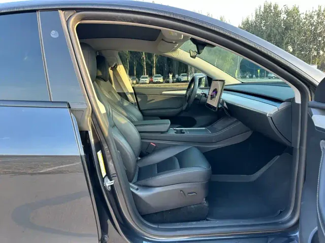 Tesla Model Y — Фото автомобиля 14