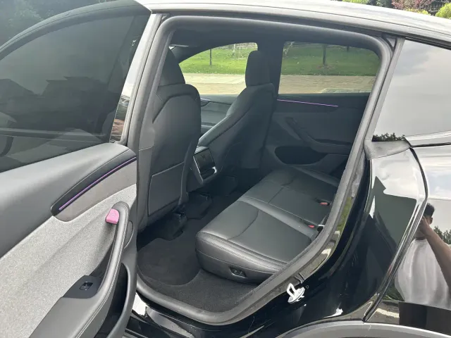 Tesla Model Y — Фото автомобиля 9