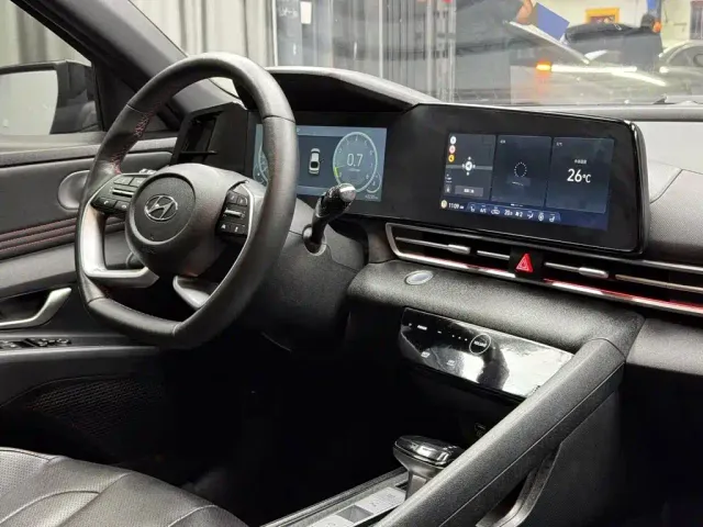 Hyundai Elantra 2022 1.5L CVT 20th Anniversary Edition — Фото автомобиля 10
