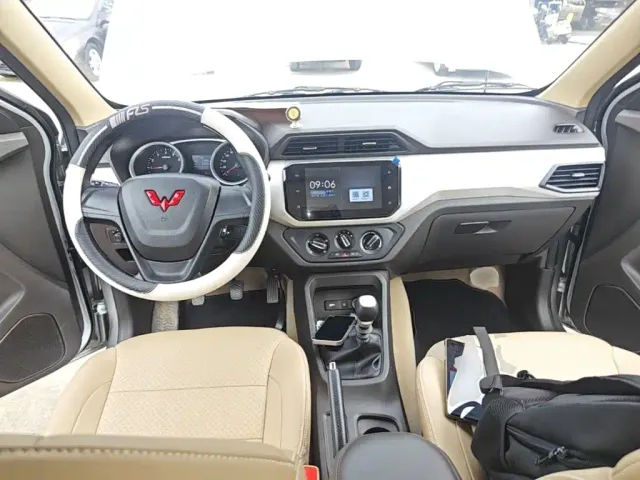 Wuling Hongguang — Фото автомобиля 5