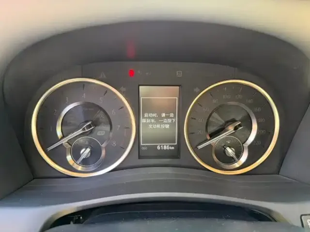 Toyota Alphard — Фото автомобиля 4