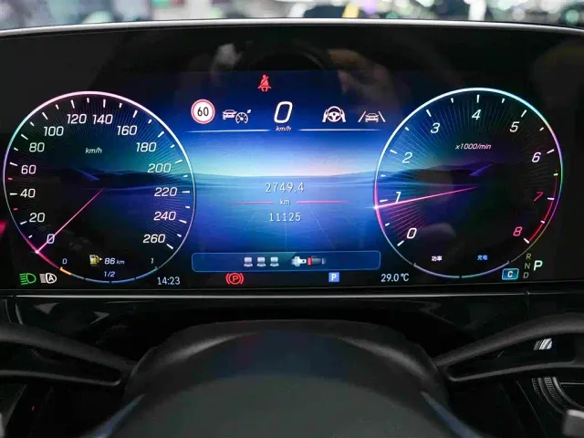 Mercedes-Benz E-Class — Фото автомобиля 7