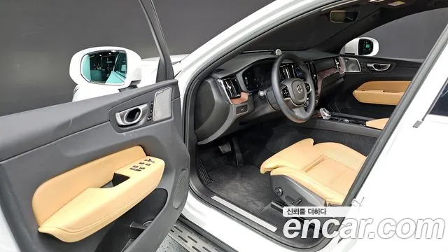 Вольво XC60 — Фото автомобиля 10