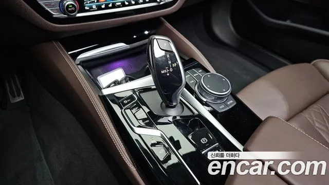 BMW 5 Series G30 — Фото автомобиля 9