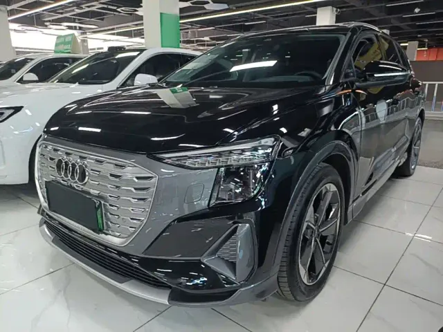 Фотография автомобиля — Audi Q5 e-tron