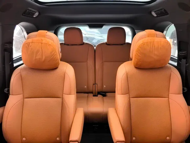Li Auto L8 — Фото автомобиля 11