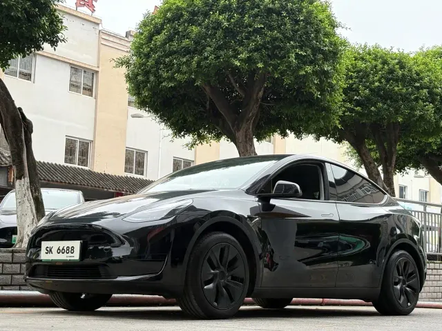 Фотография автомобиля — Tesla Model Y