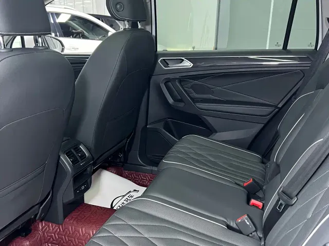 Volkswagen Tiguan L — Фото автомобиля 15