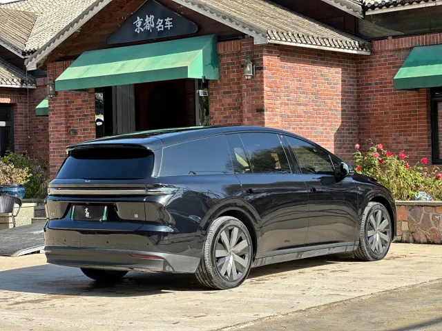 Li Auto i8 — Фото автомобиля 6