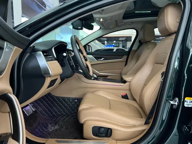 Jaguar XFL — Фото автомобиля 6