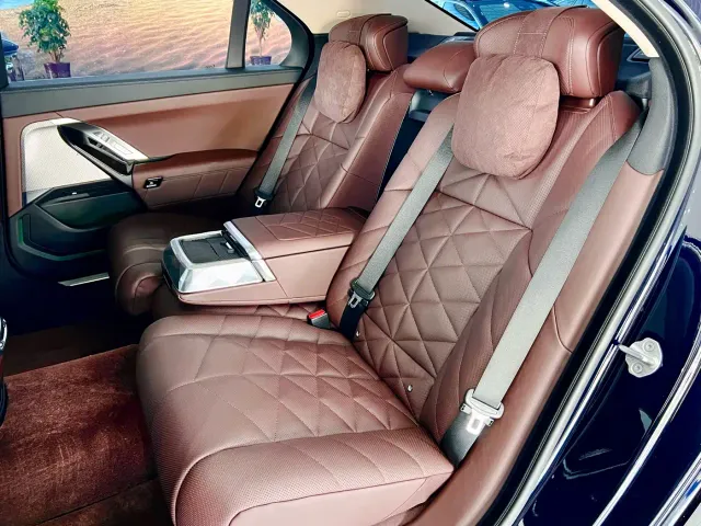 BMW 7 Series — Фото автомобиля 11