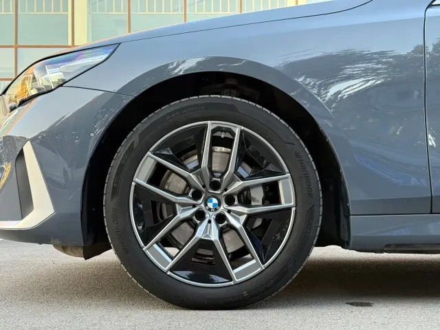BMW 5 Series — Фото автомобиля 18