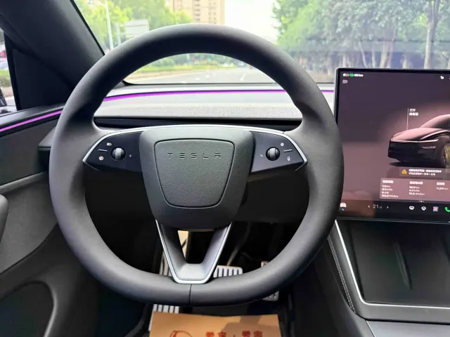 Tesla Model Y — Фото автомобиля 14