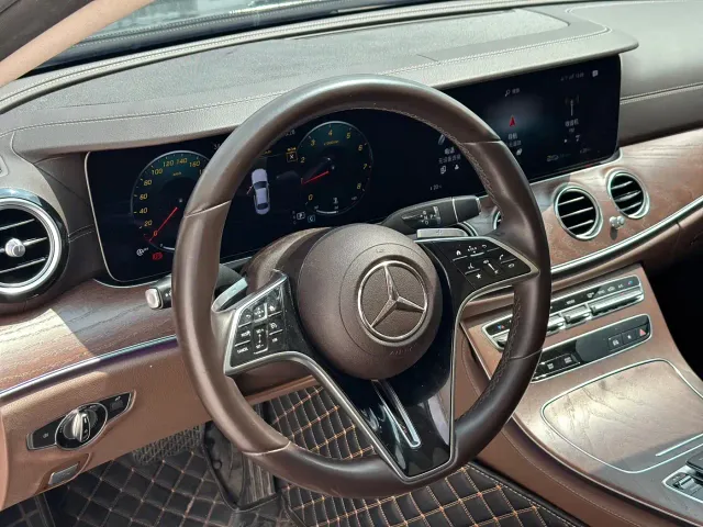 Mercedes-Benz E-Class — Фото автомобиля 6