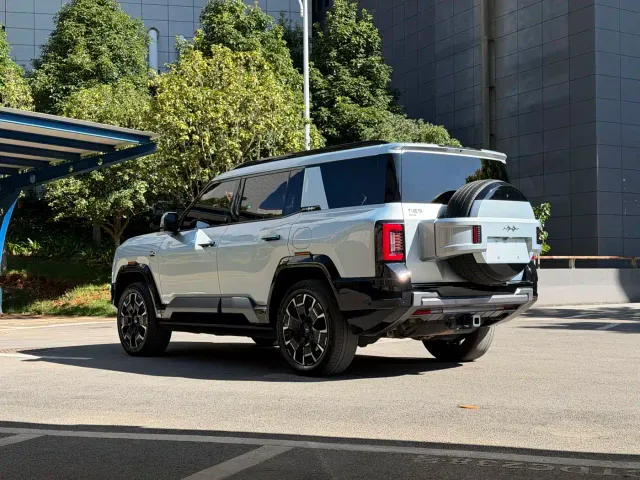 BYD FangChengBao Leopard 8 — Фото автомобиля 7