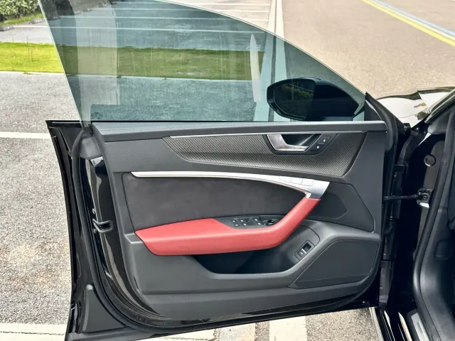 Audi A7L — Фото автомобиля 10