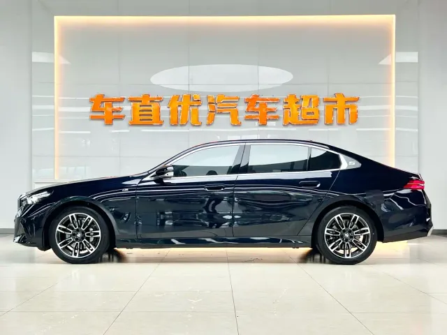 BMW 5 Series — Фото автомобиля 4