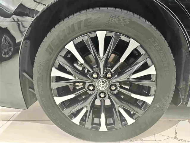 Toyota Alphard — Фото автомобиля 4