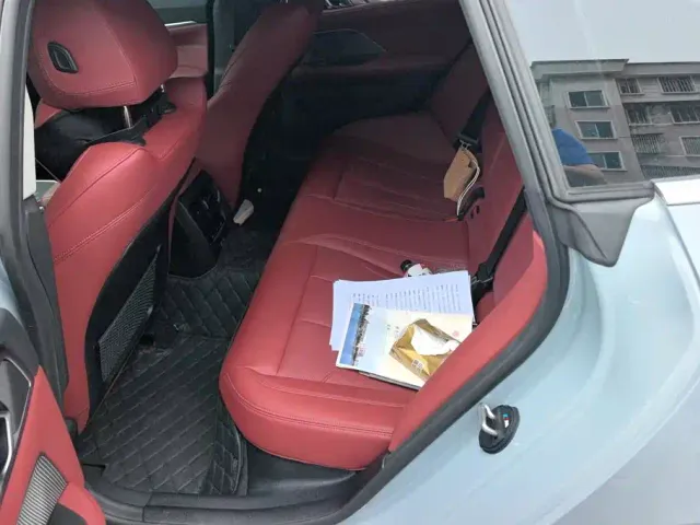 BMW i4 — Фото автомобиля 11