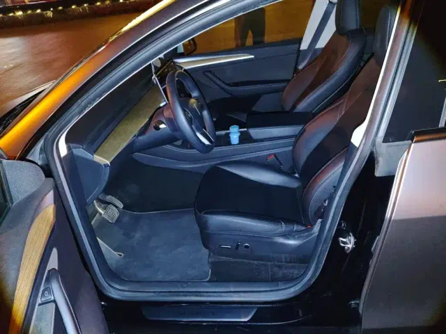 Tesla Model Y — Фото автомобиля 17